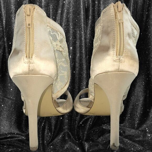 Jessica Simpson gold satiny lace peep-toe heels - Picture 6 of 7